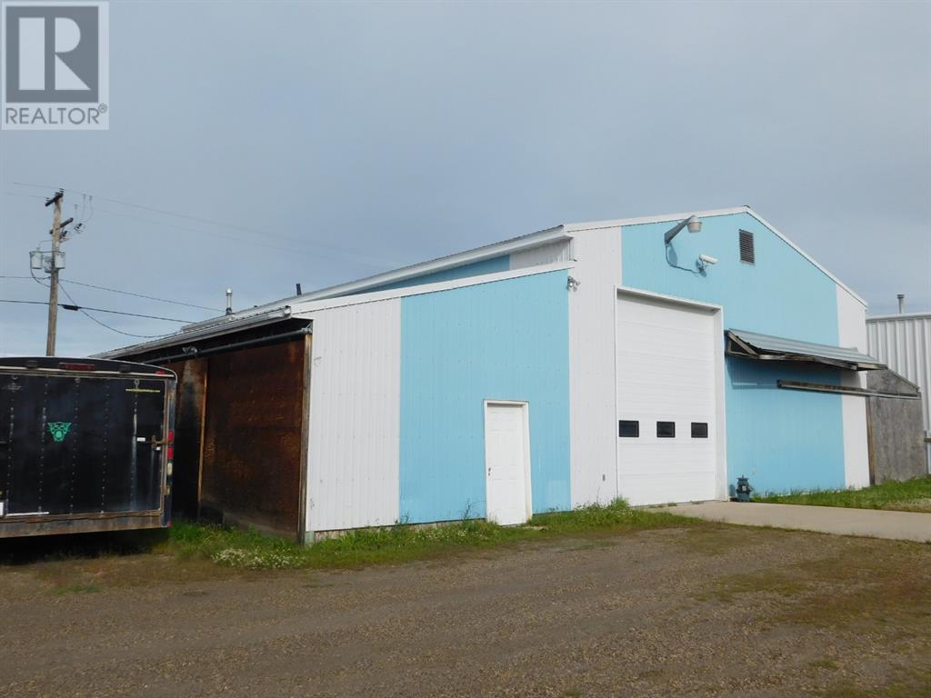 4511 44 Street Property Photo 2