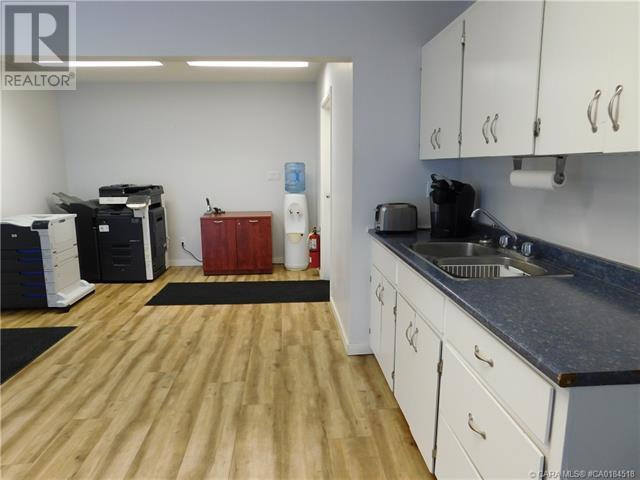 4511 44 Street Property Photo 6