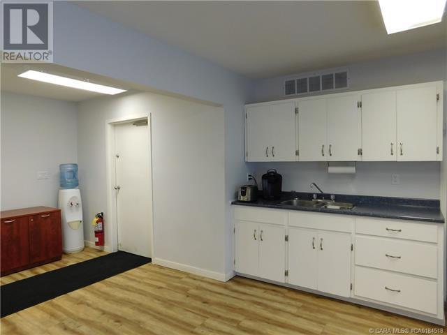 4511 44 Street Property Photo 7
