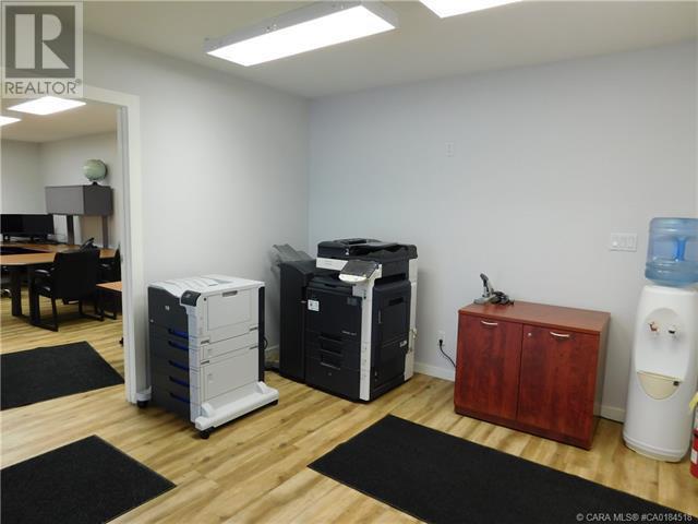 4511 44 Street Property Photo 8