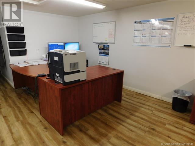 4511 44 Street Property Photo 17