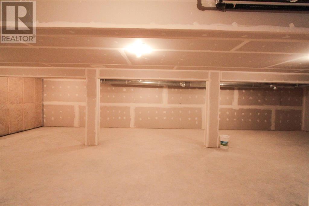 6104 Bowness Road Nw Property Photo 12