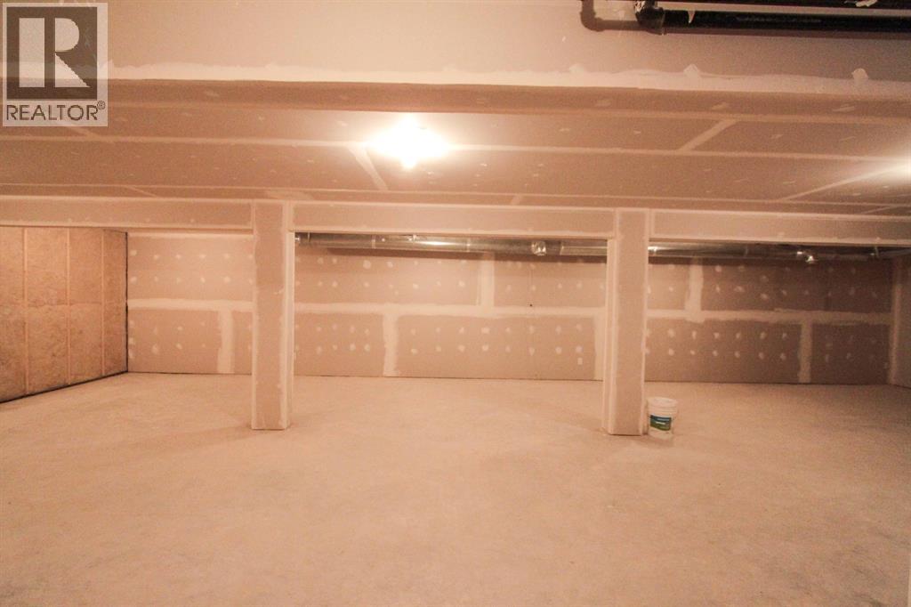 6104 Bowness Road Nw Property Photo 12
