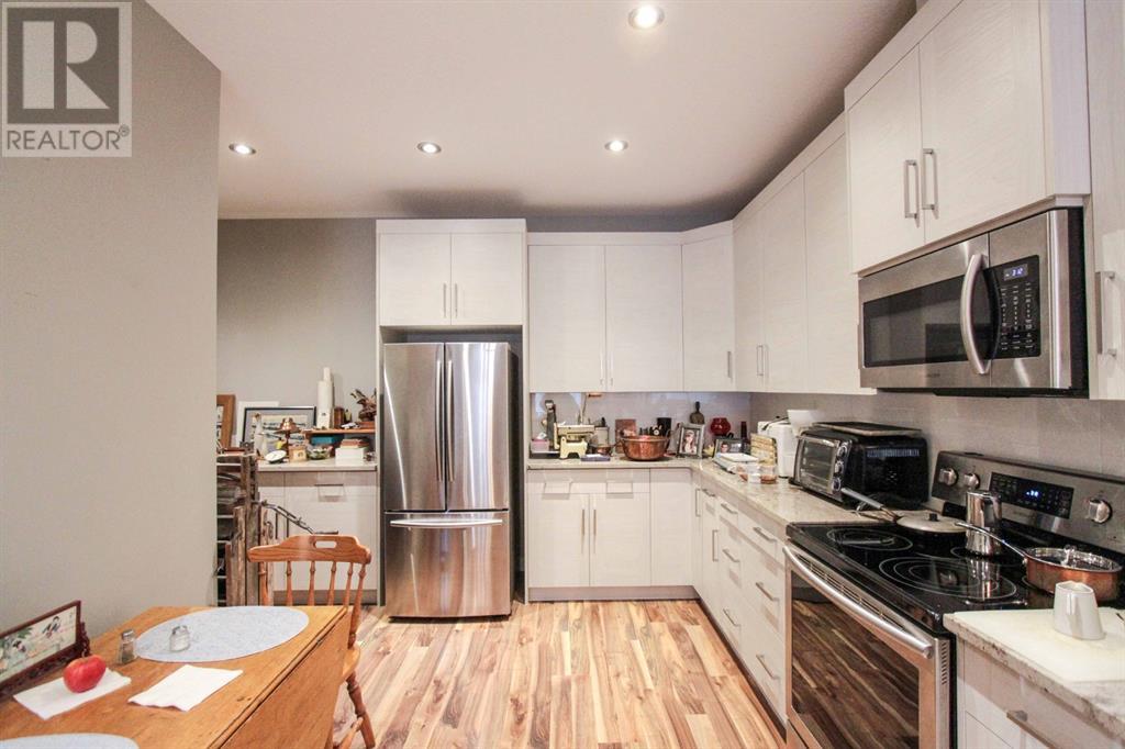 6104 Bowness Road Nw Property Photo 19
