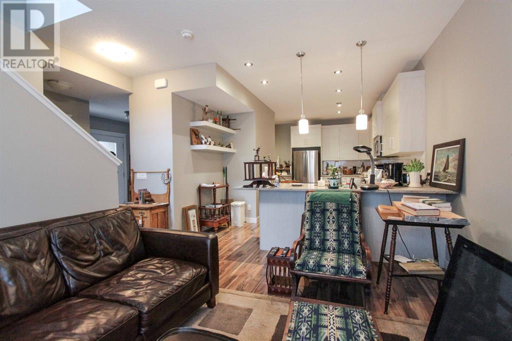 6104 Bowness Road Nw Property Photo 20
