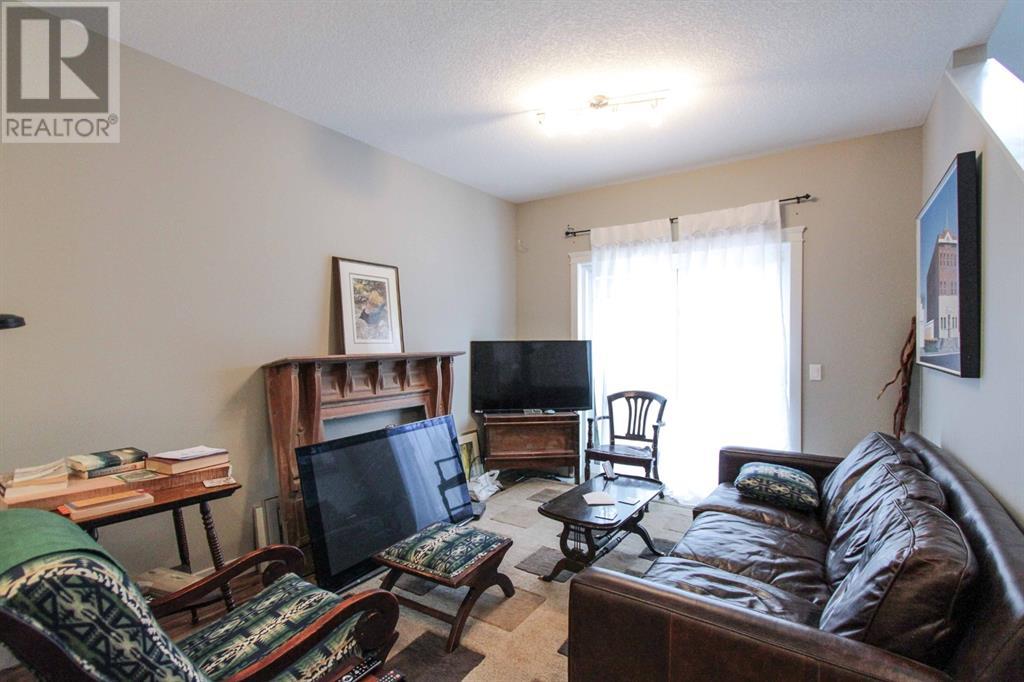 6104 Bowness Road Nw Property Photo 21