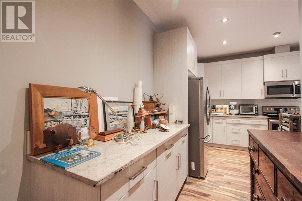 6104 Bowness Road Nw Property Photo 22