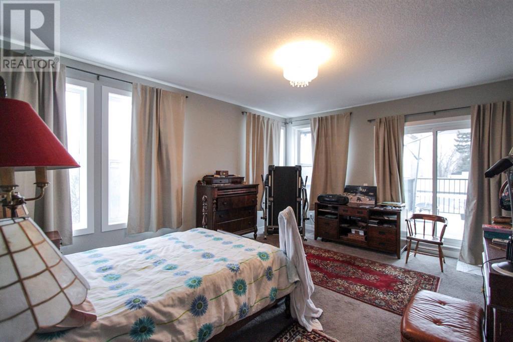 6104 Bowness Road Nw Property Photo 26