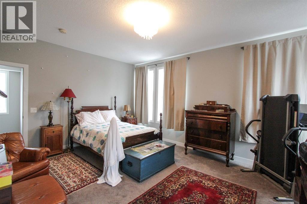 6104 Bowness Road Nw Property Photo 27