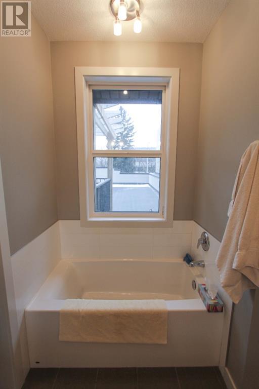 6104 Bowness Road Nw Property Photo 30