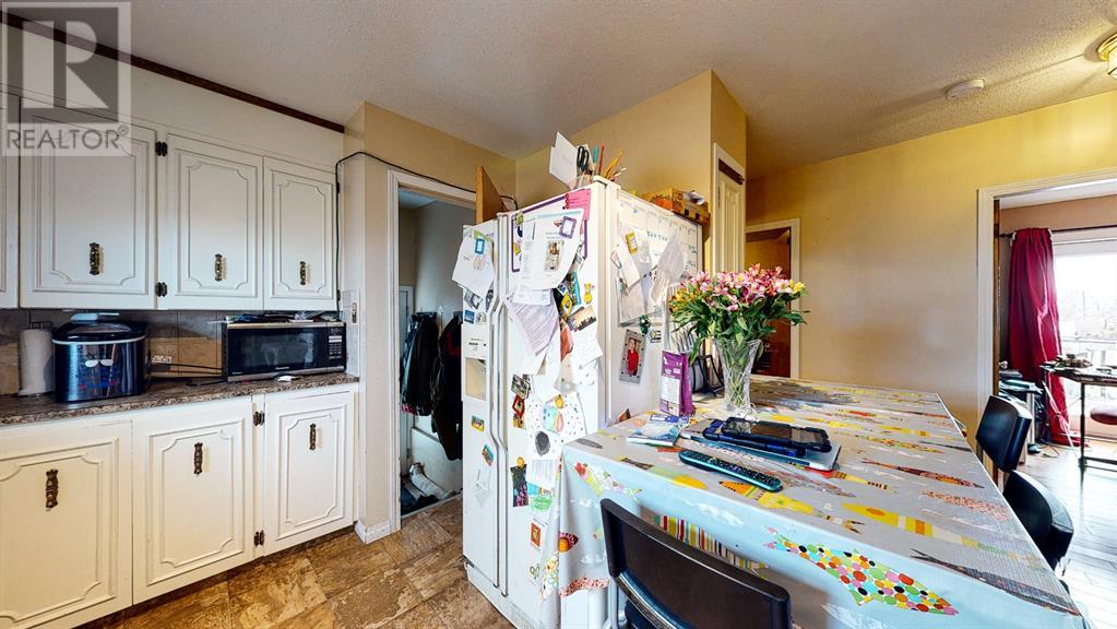 428 2 Street Property Photo 2