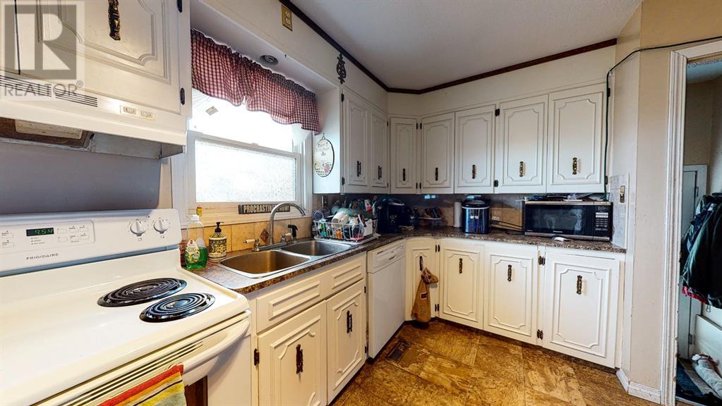 428 2 Street Property Photo 3