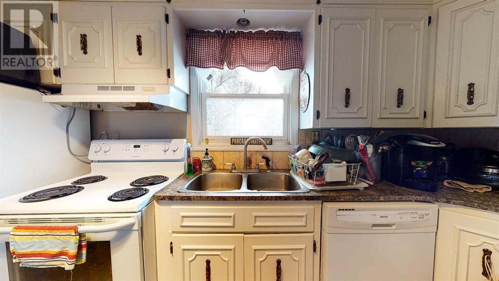 428 2 Street Property Photo 4
