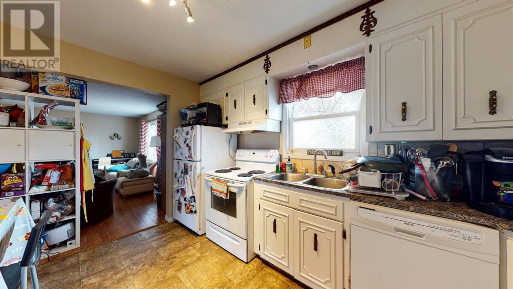 428 2 Street Property Photo 6
