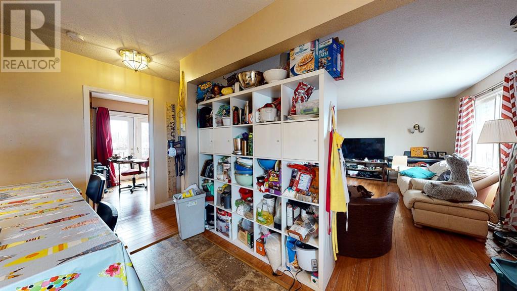 428 2 Street Property Photo 7
