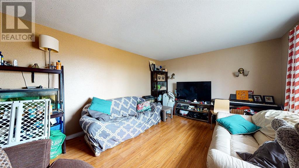 428 2 Street Property Photo 9
