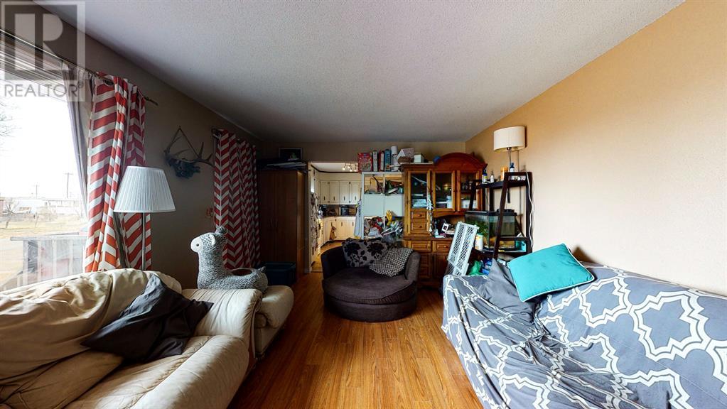 428 2 Street Property Photo 10