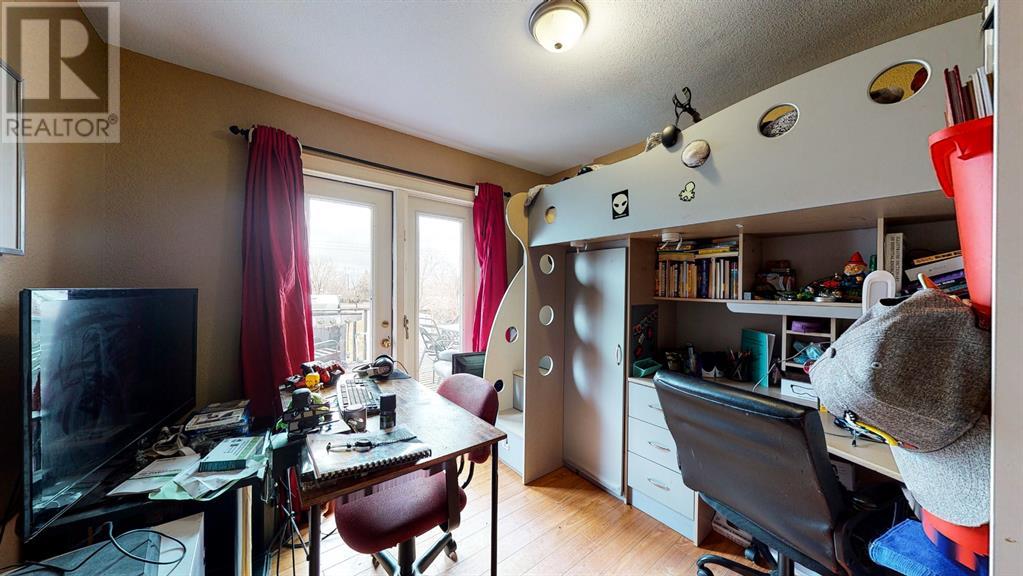 428 2 Street Property Photo 13