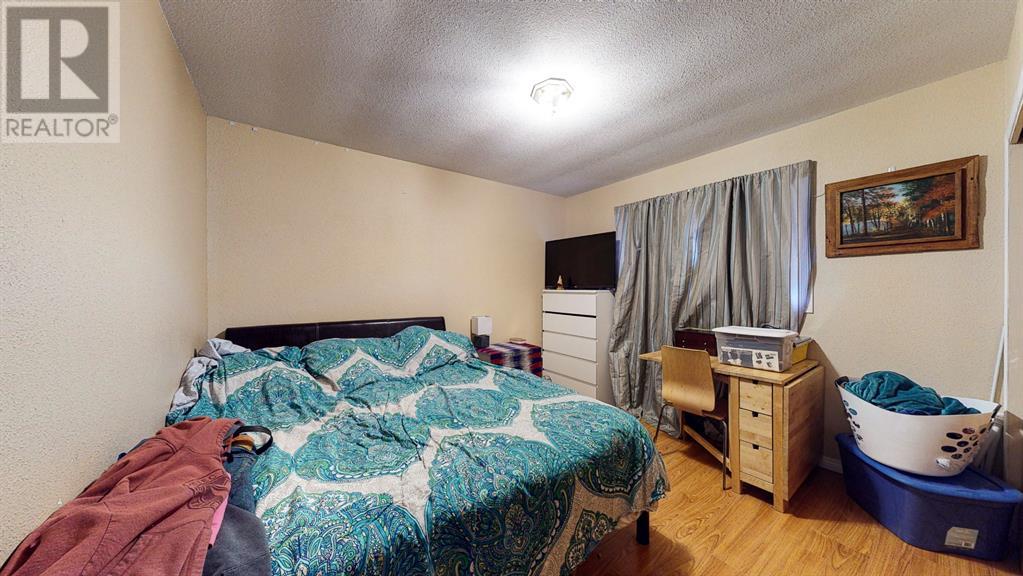 428 2 Street Property Photo 17