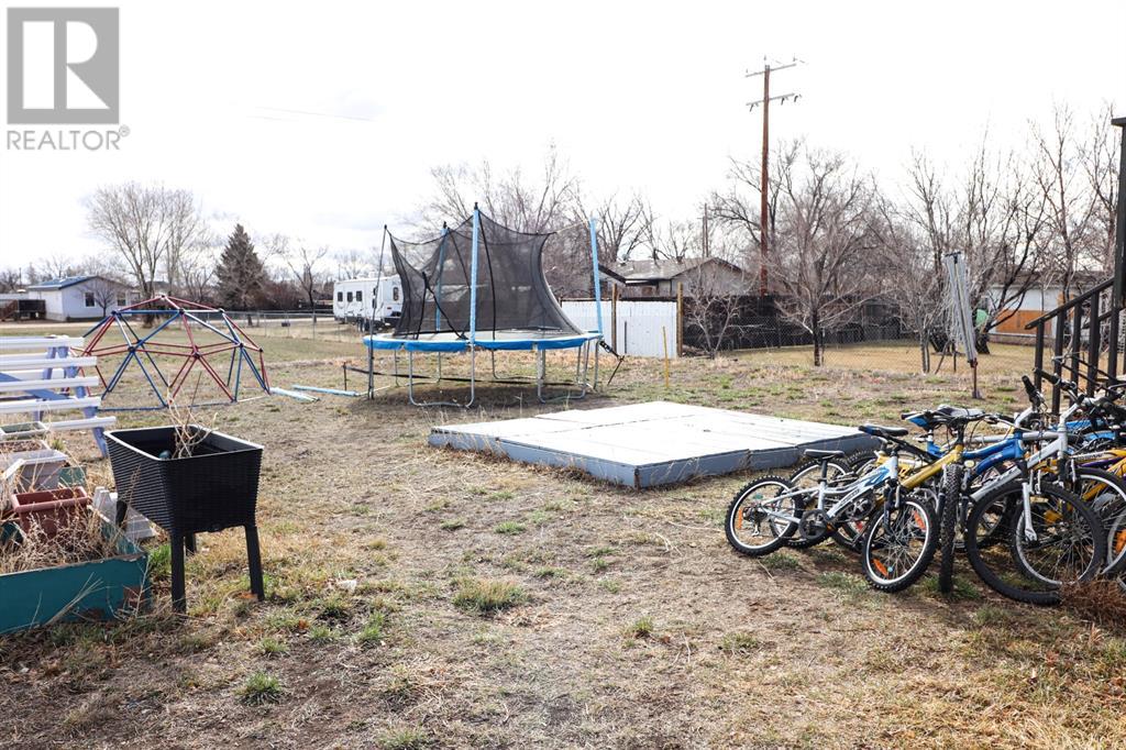 428 2 Street Property Photo 25