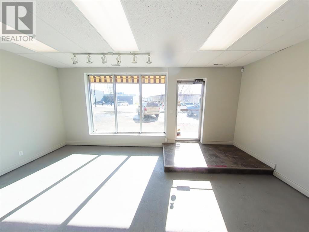 11, 4801 51 Avenue Property Photo 3