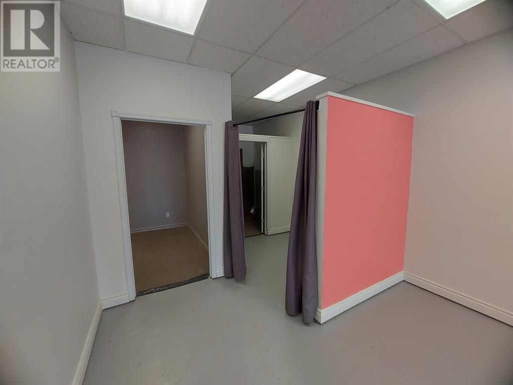 11, 4801 51 Avenue Property Photo 4