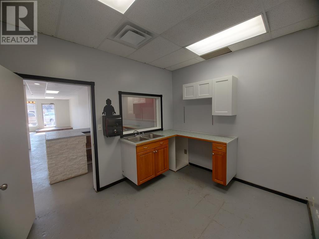 11, 4801 51 Avenue Property Photo 8