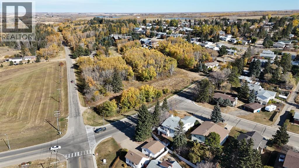 5005 46 Street Property Photo 3