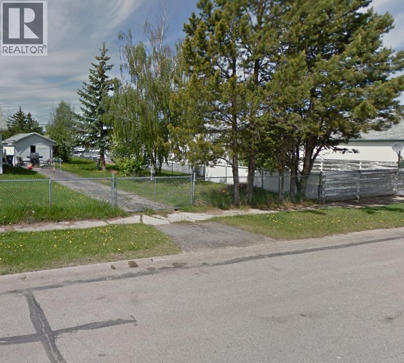 9820 99 Street Property Photo 2