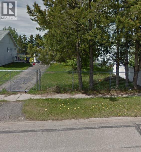 9820 99 Street Property Photo 3
