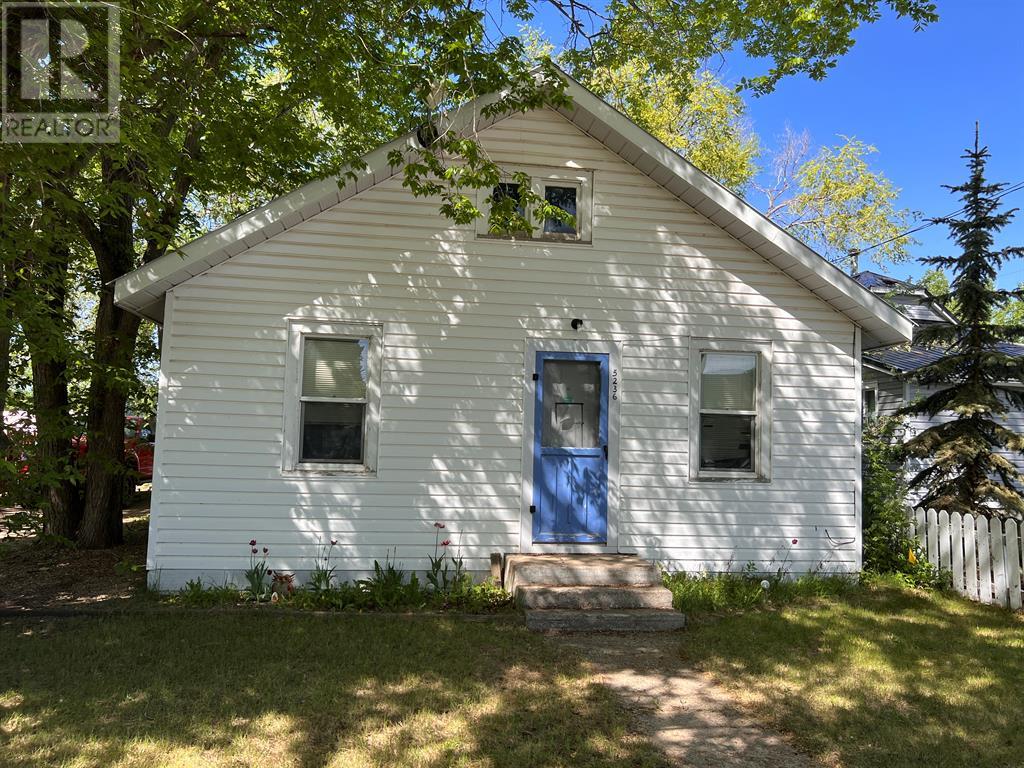 5236 52 Street Property Photo 1