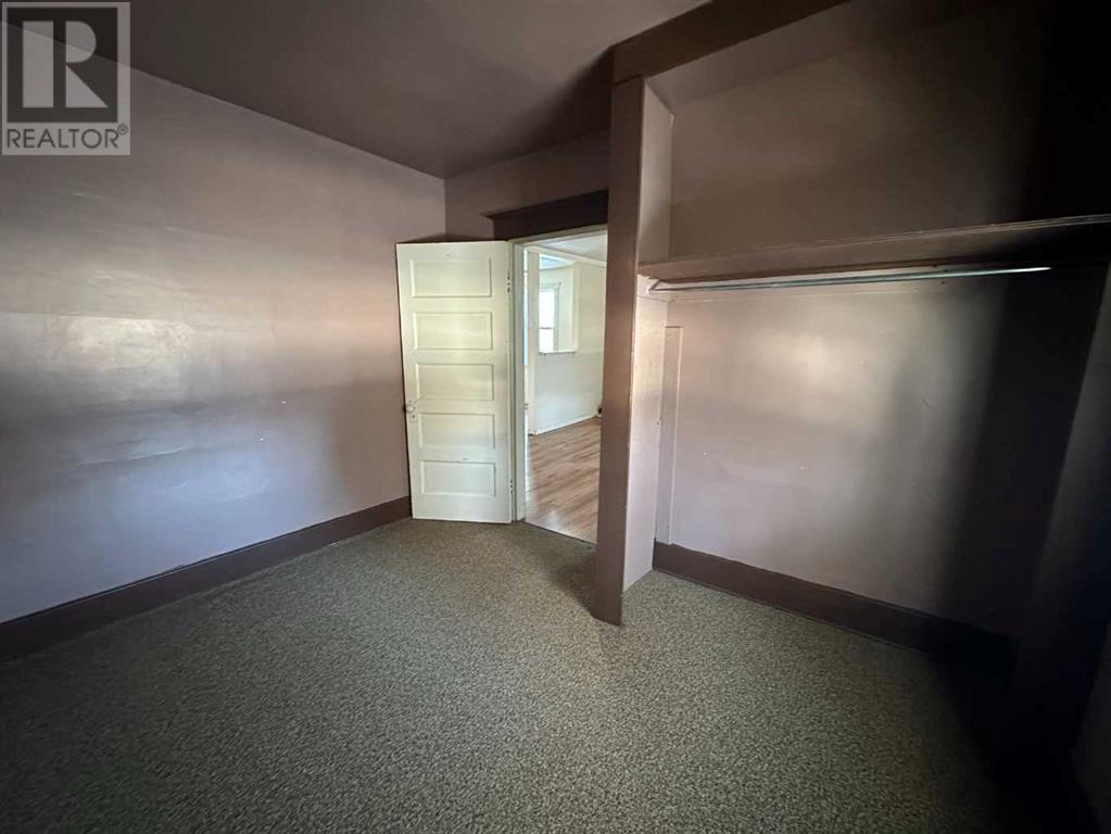 5236 52 Street Property Photo 15