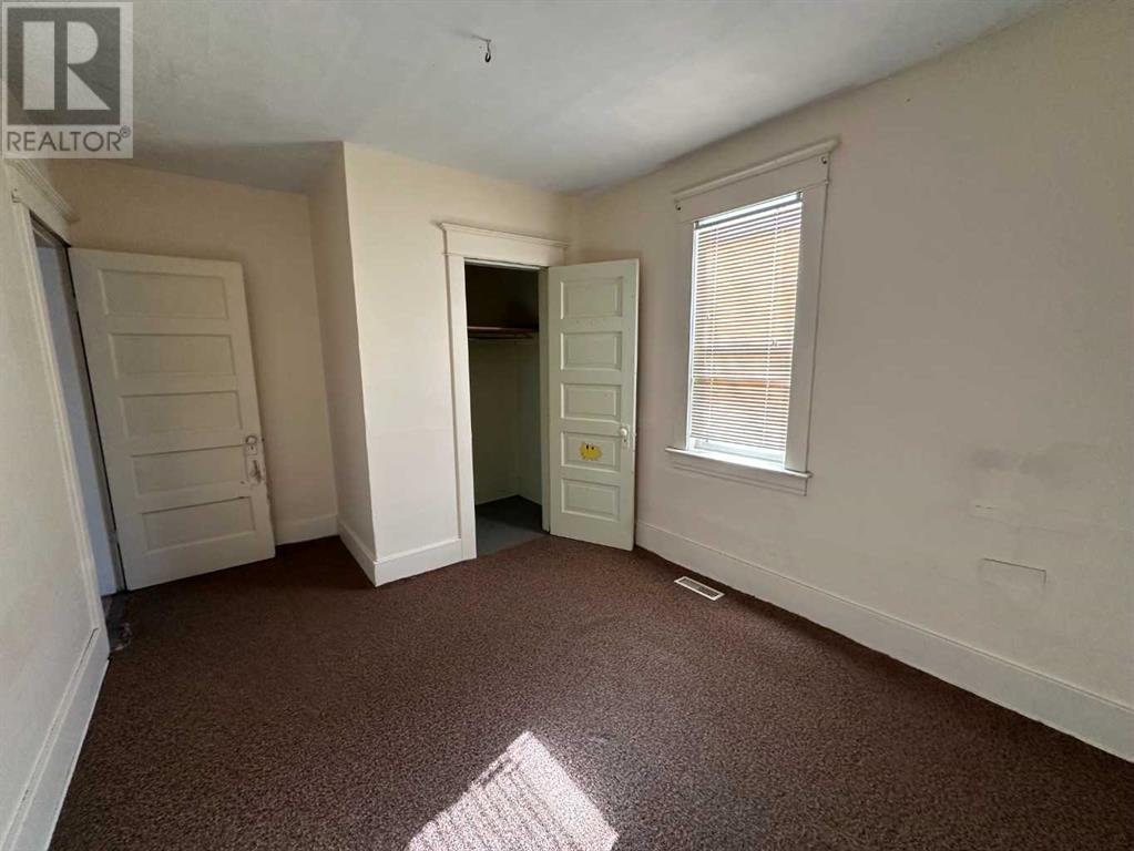 5236 52 Street Property Photo 16
