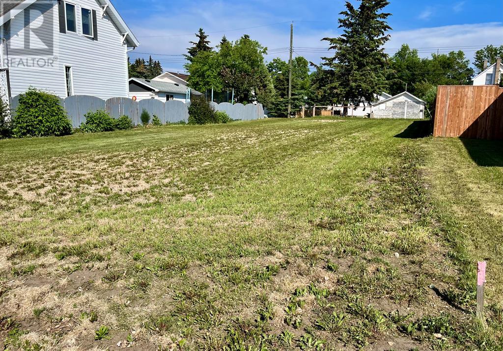 5029 54 Street Property Photo 3