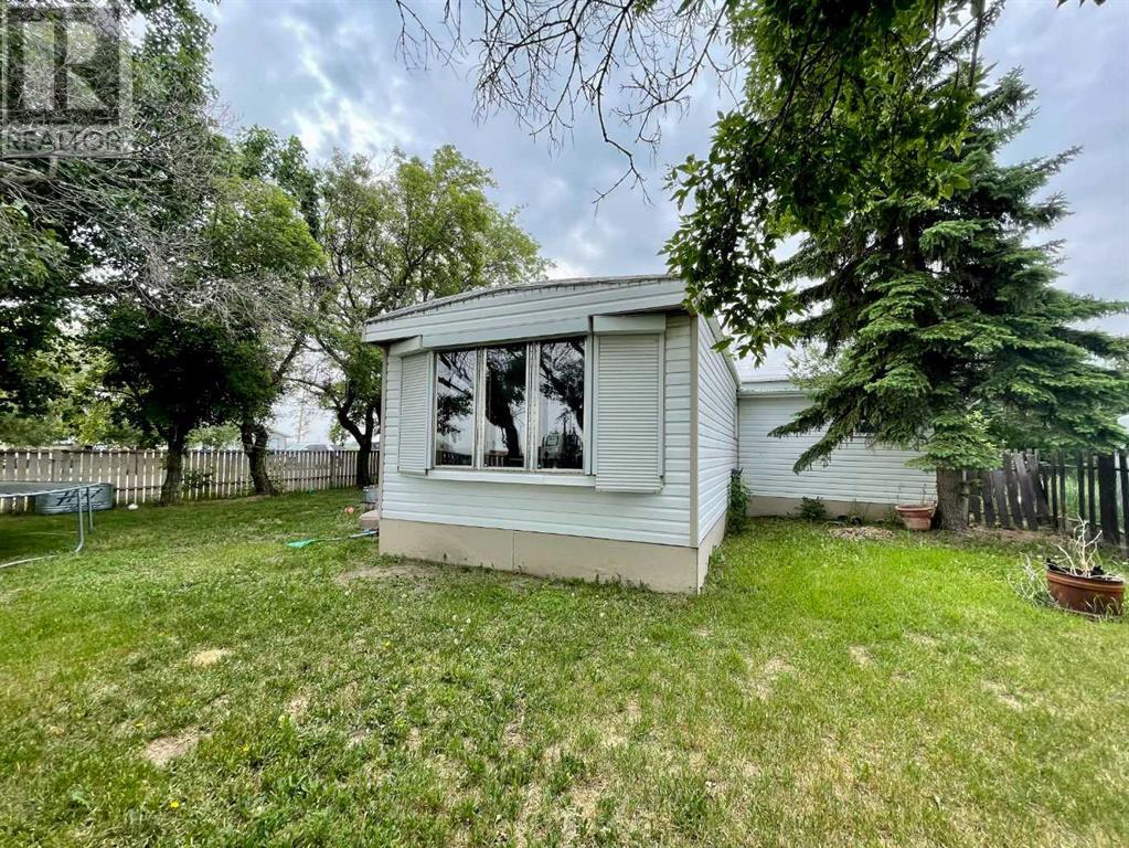 108 5 Street Property Photo 1