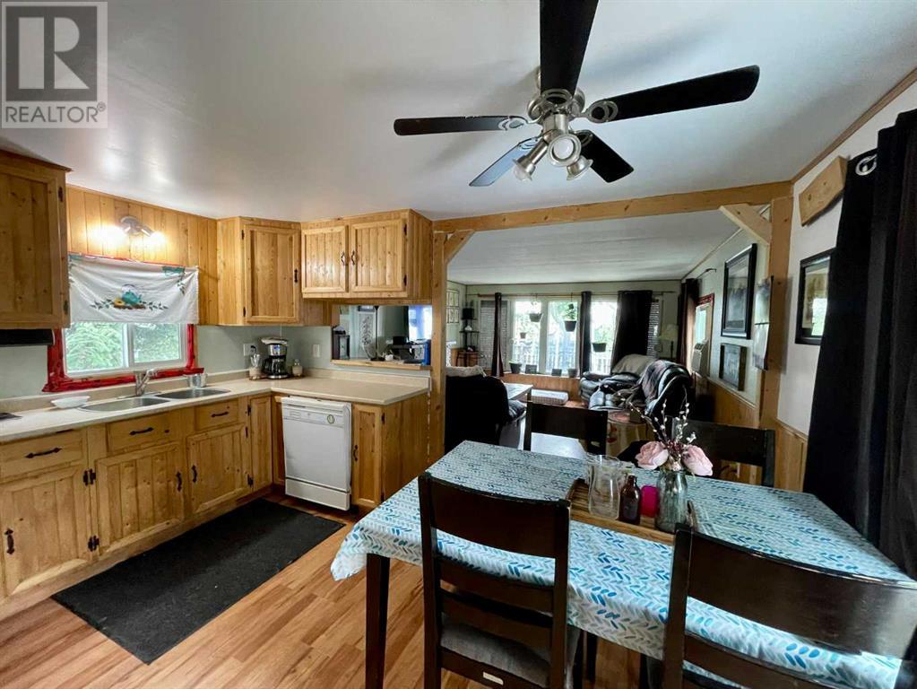 108 5 Street Property Photo 2
