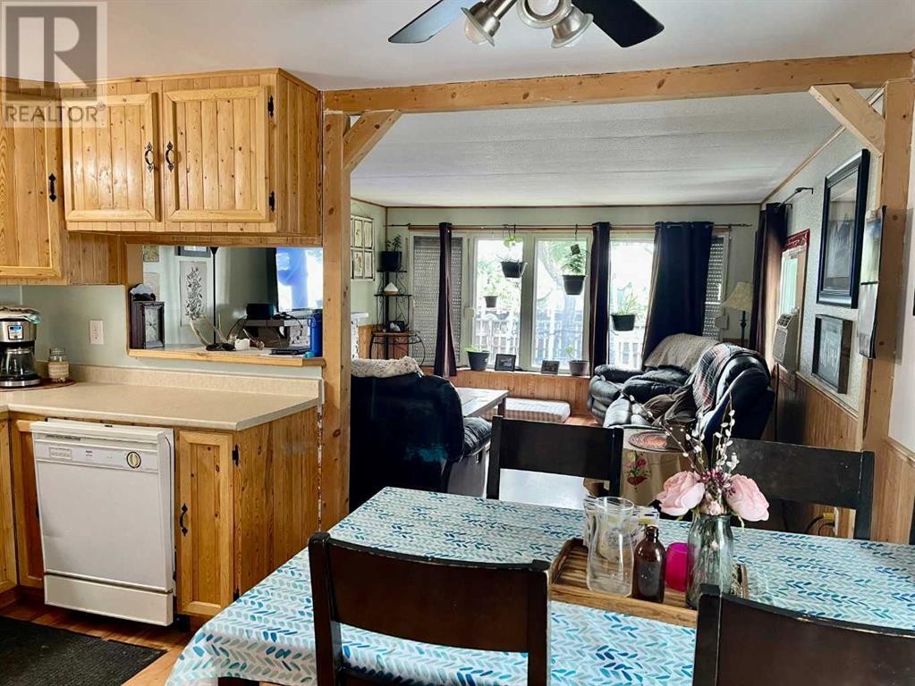 108 5 Street Property Photo 3