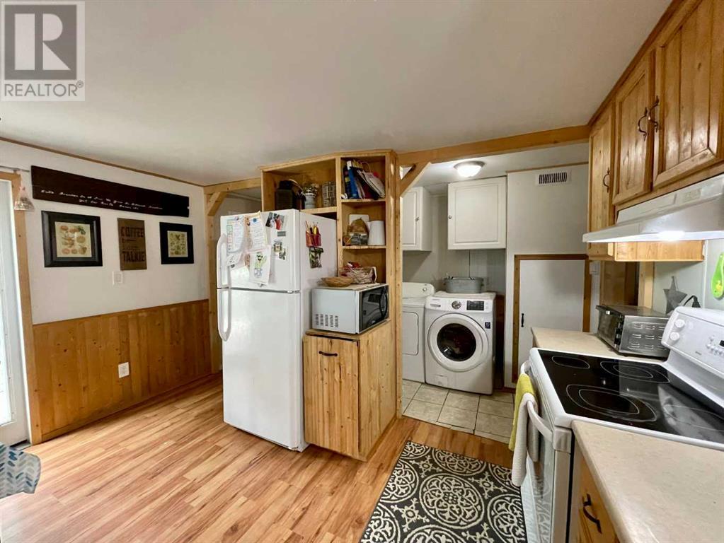 108 5 Street Property Photo 4