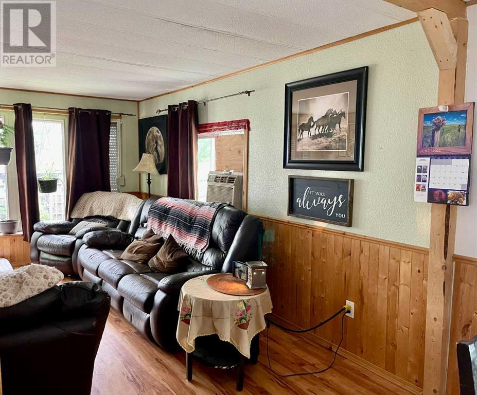 108 5 Street Property Photo 6