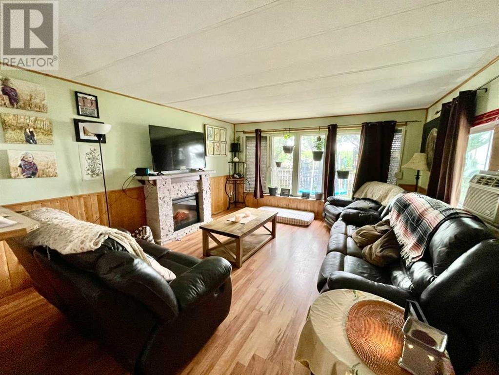 108 5 Street Property Photo 8