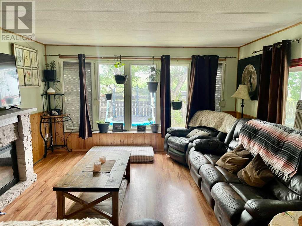 108 5 Street Property Photo 10
