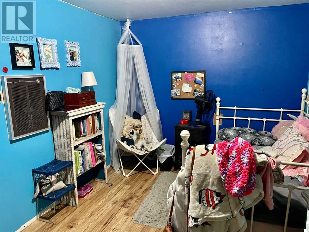 108 5 Street Property Photo 16