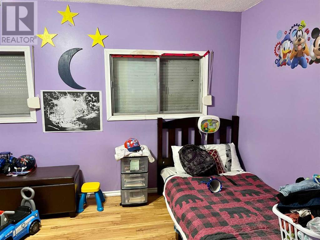 108 5 Street Property Photo 23