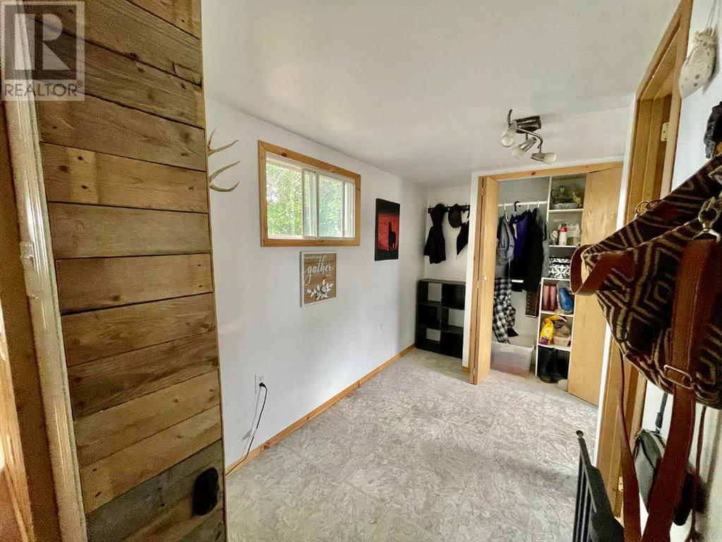 108 5 Street Property Photo 27