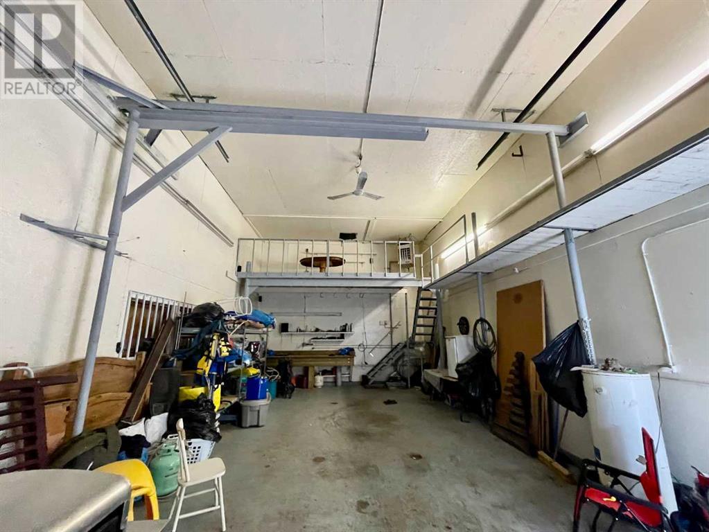 108 5 Street Property Photo 31