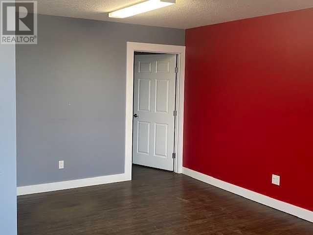 1909, 1911 19 Avenue Property Photo 9