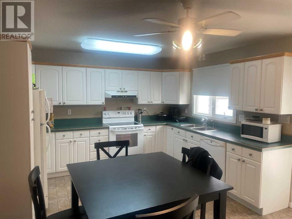 121 2 Avenue Property Photo 3