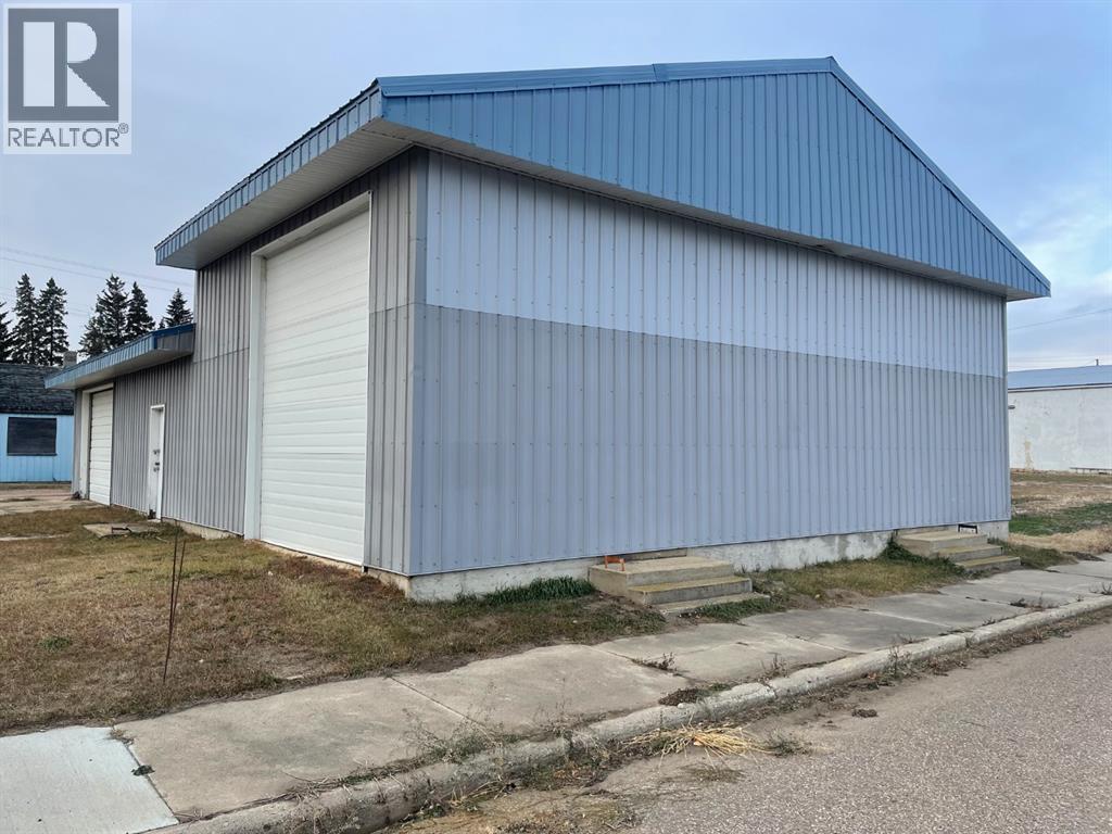 4904 51 Street Property Photo 3
