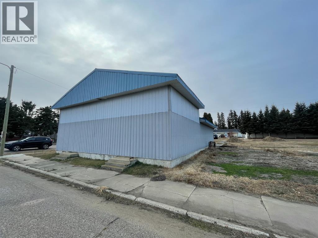 4904 51 Street Property Photo 6
