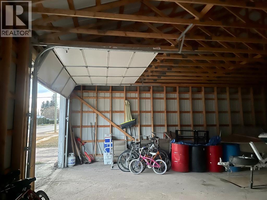 4904 51 Street Property Photo 12